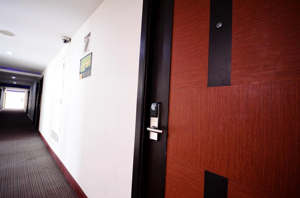 Pb Grand Hotel Hat Yai Bagian luar foto