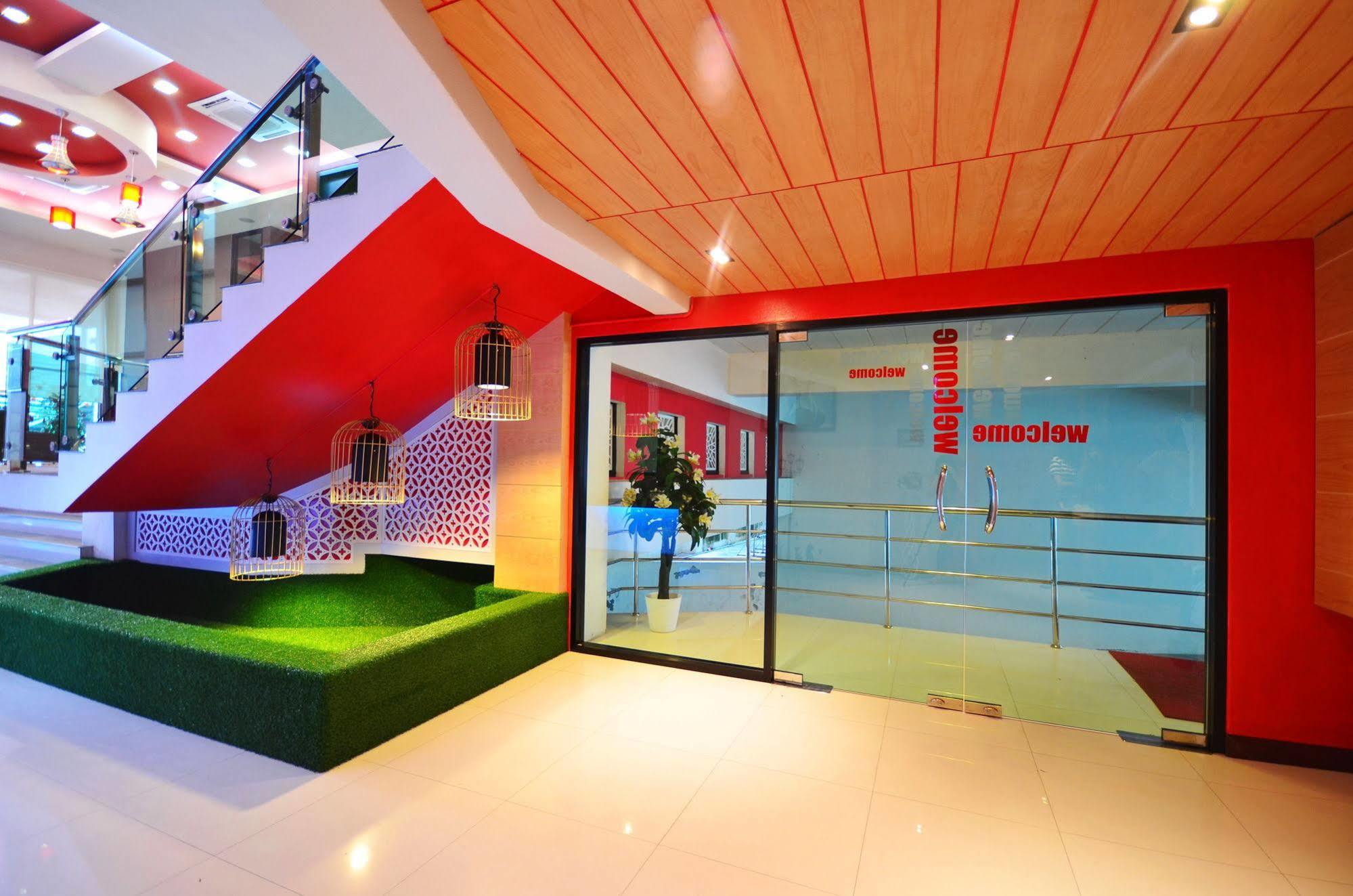 Pb Grand Hotel Hat Yai Bagian luar foto